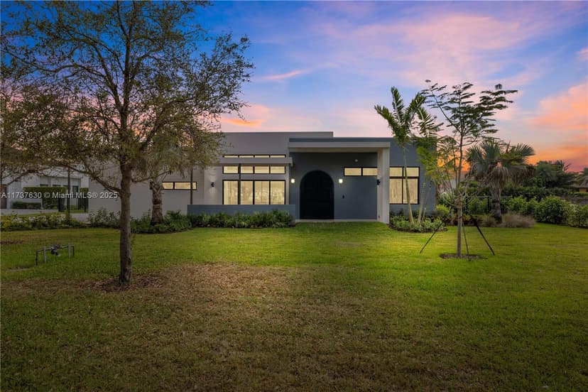 12450 Oak Park Dr, Davie FL 33330