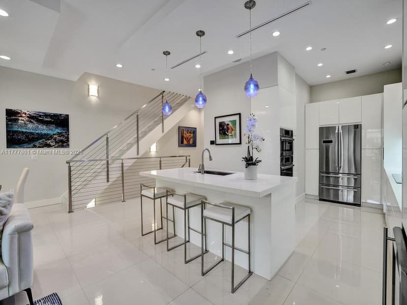 207 NE 13th Ave # 207, Fort Lauderdale FL 33301