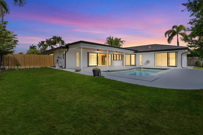 3420 NE 26th Ave, Lighthouse Point FL 33064