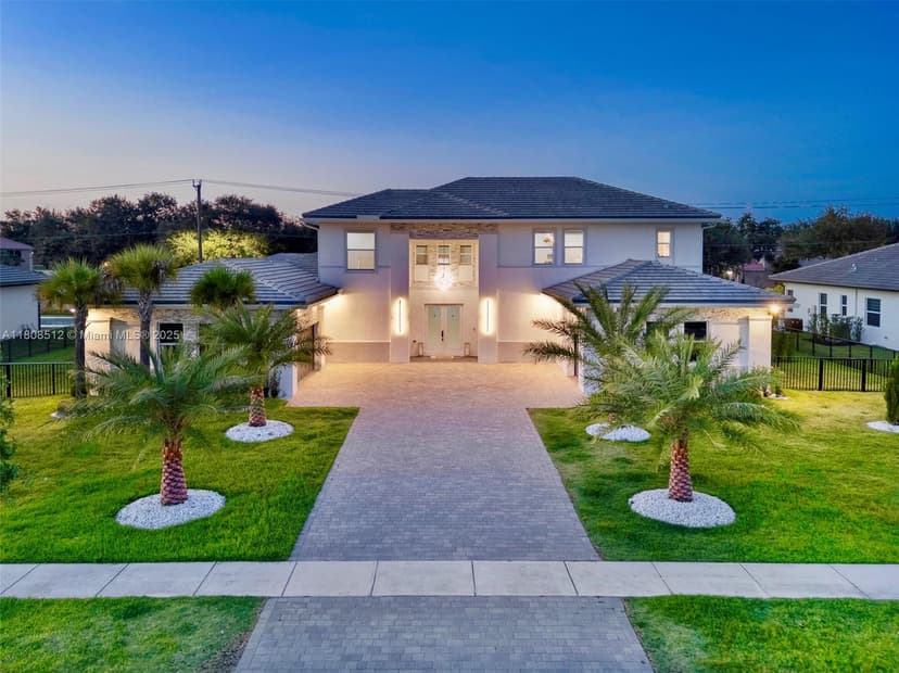 11035 N Sierra Ranch Dr, Davie FL 33324