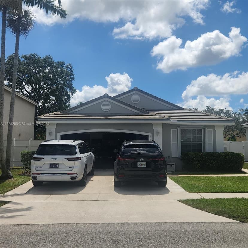 2017 NW 182nd Ave, Pembroke Pines FL 33029
