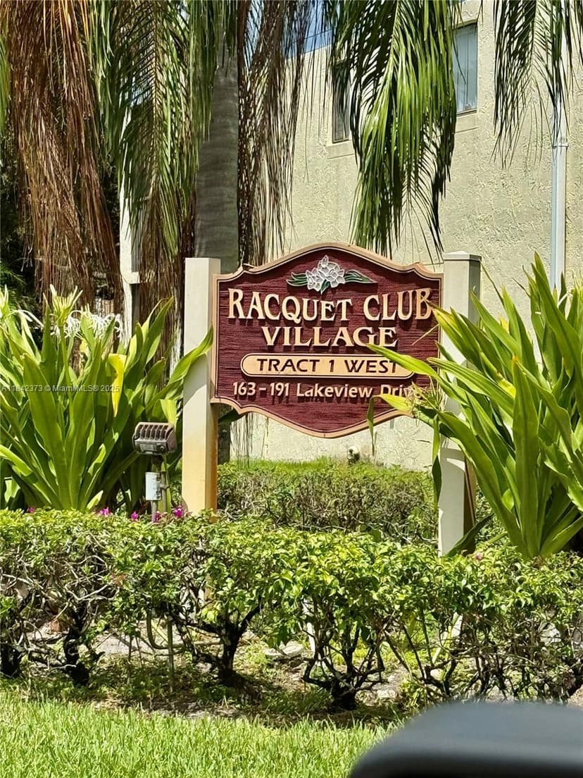 185 Lakeview Dr # 101, Weston FL 33326
