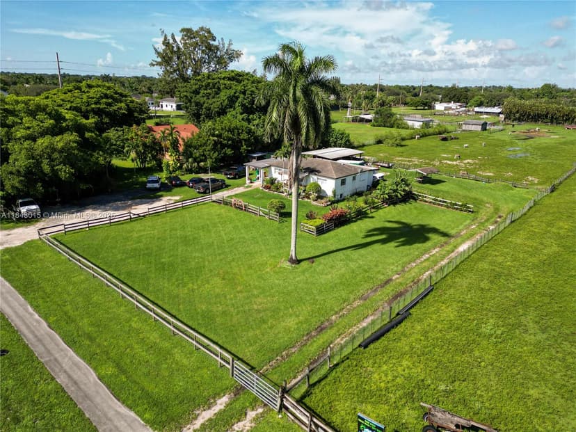 1921 SW 112th Ave, Davie FL 33325