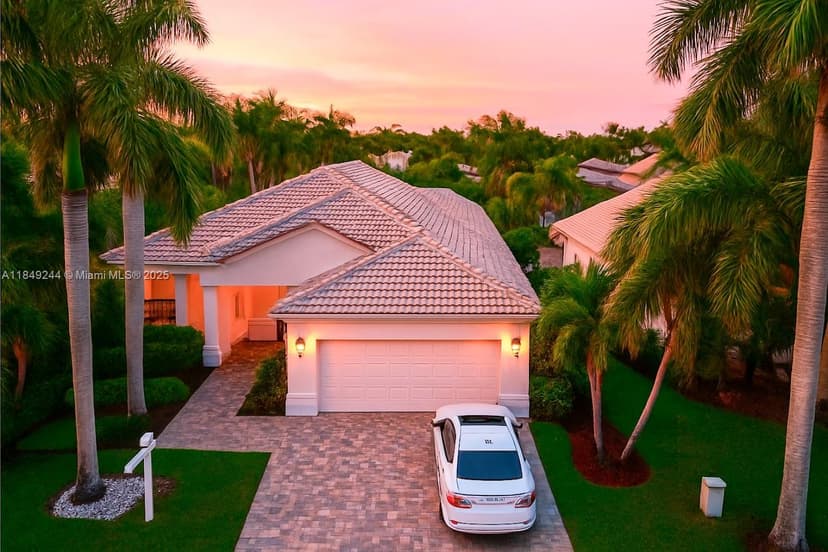 1946 Harbor View Cir, Weston FL 33327