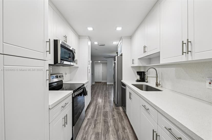 2897 NE 12th Ave, Pompano Beach FL 33064