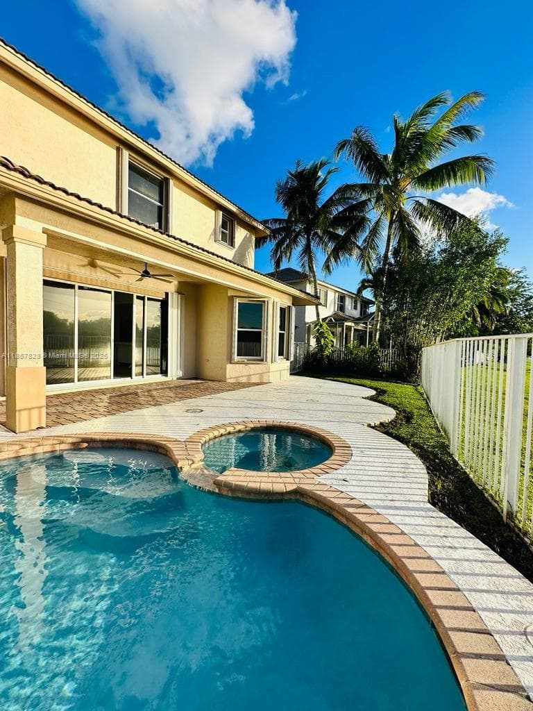 1887 Harbor View Cir, Weston FL 33327