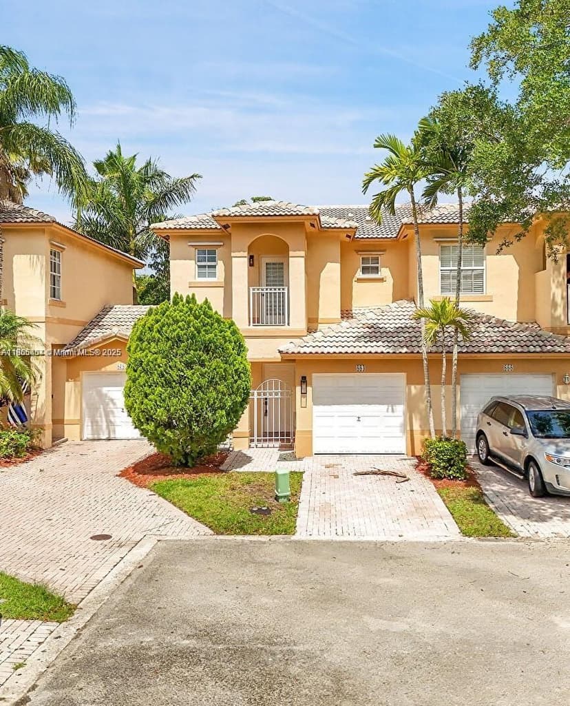 884 NW 170th Ter, Pembroke Pines FL 33028