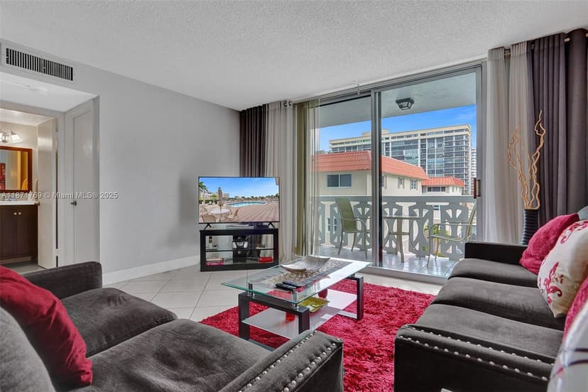 3113 S Ocean Dr # 404, Hallandale Beach FL 33009