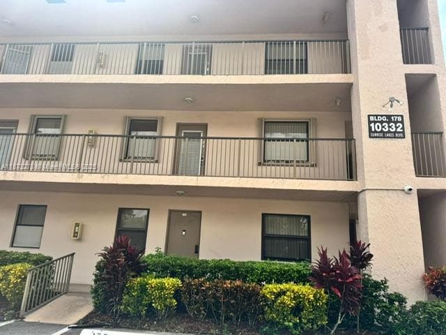 10332 Sunrise Lakes Blvd # 106, Sunrise FL 33322