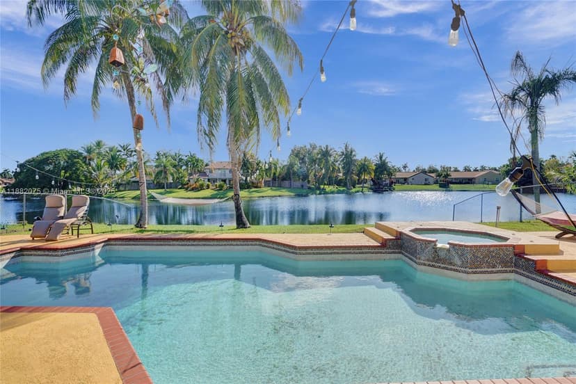 5421 Hawkes Bluff Ave, Davie FL 33331