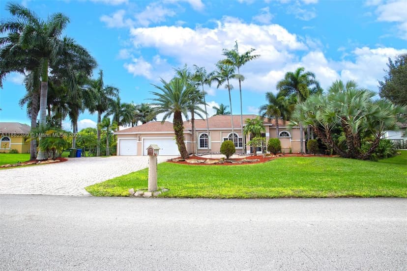 5911 SW 199th Ave, Pembroke Pines FL 33332