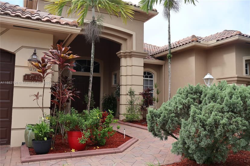 13742 NW 11th Ct, Pembroke Pines FL 33028