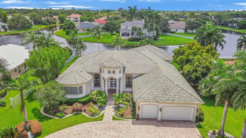 3250 W Stonebrook Cir, Davie FL 33330
