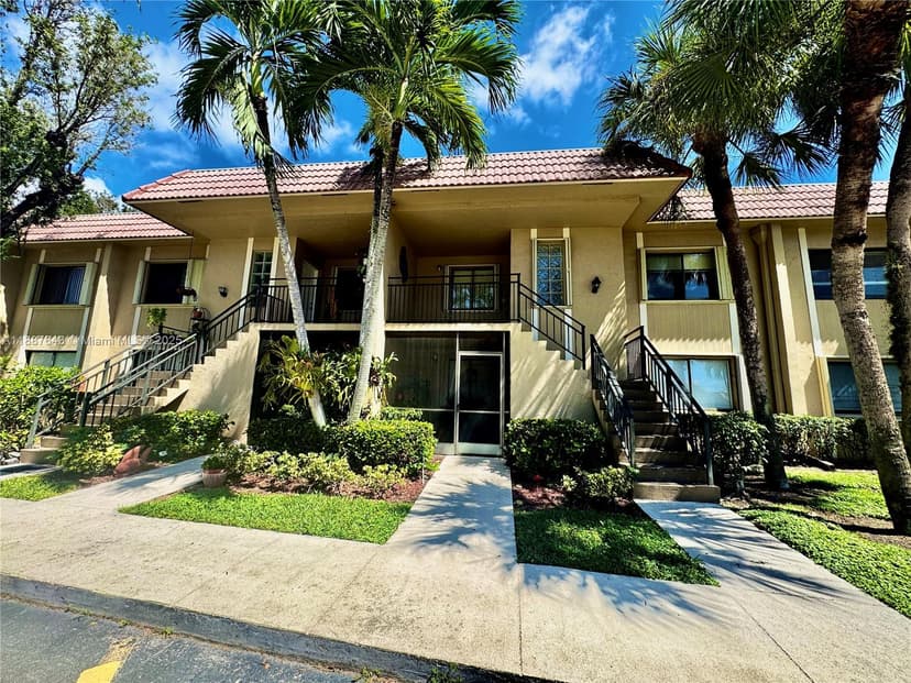 302 Lakeview Dr # 203, Weston FL 33326