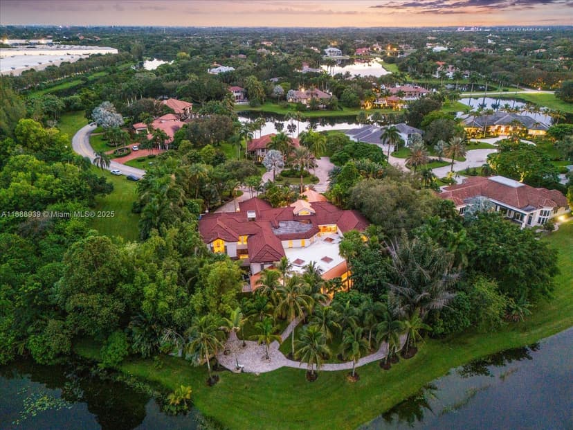 2941 Paddock Ln, Weston FL 33331