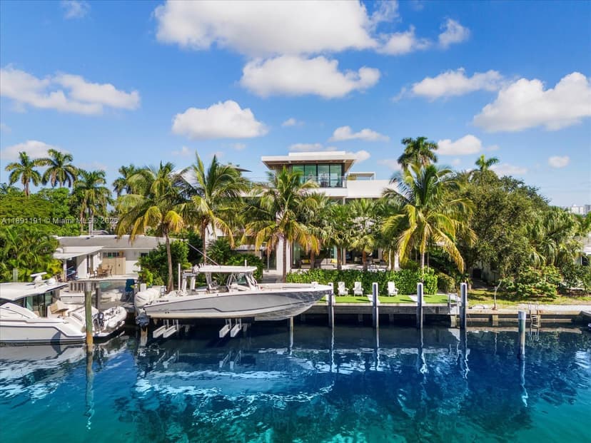1736 SE 14th St, Fort Lauderdale FL 33316