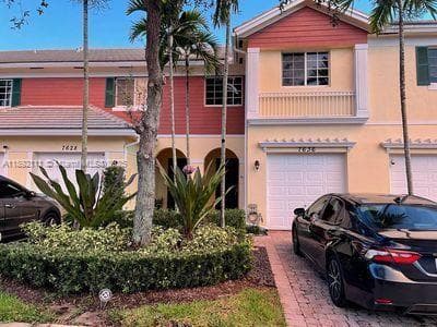 7636 Foxcroft Ln, Davie FL 33328